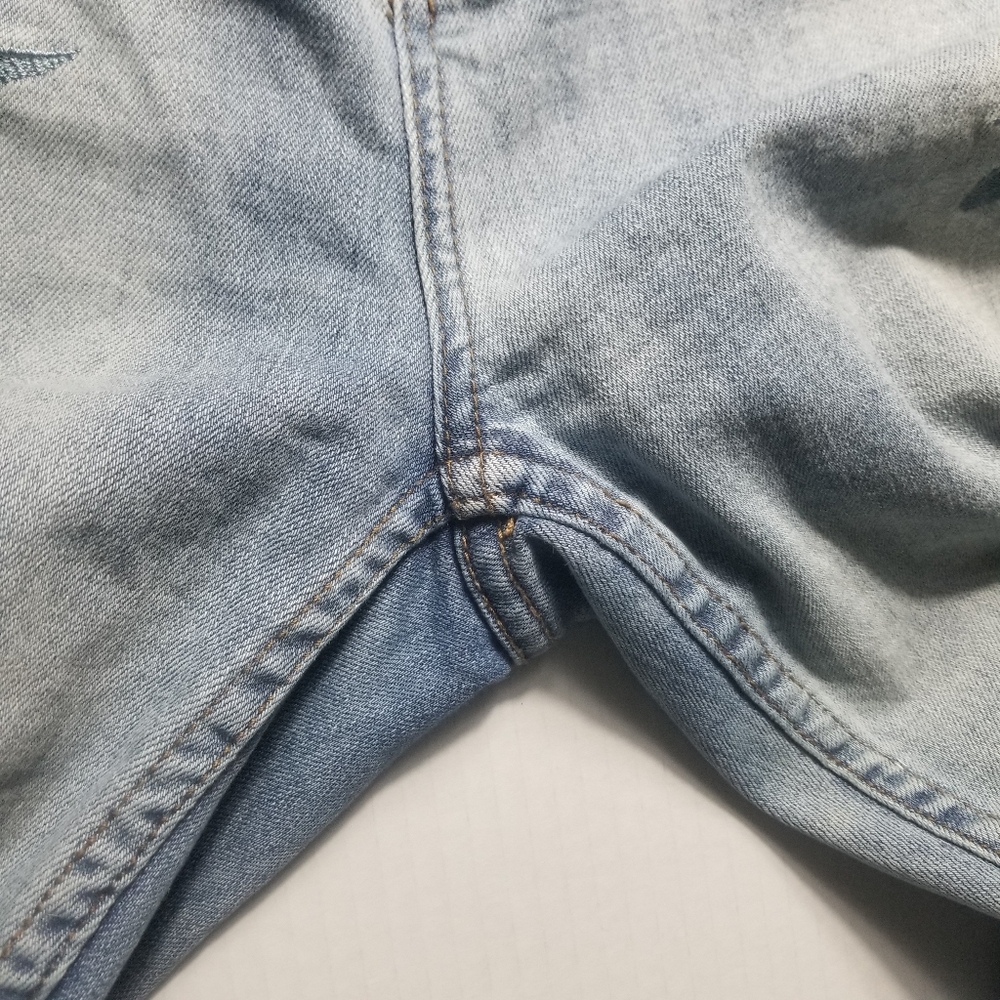 SAKS FIFTH AVENUE WOMEN'S RELAXED CROP DISTRESSED HUMMINGBIRD JEANS SIZE 31 - Picture 13 of 16